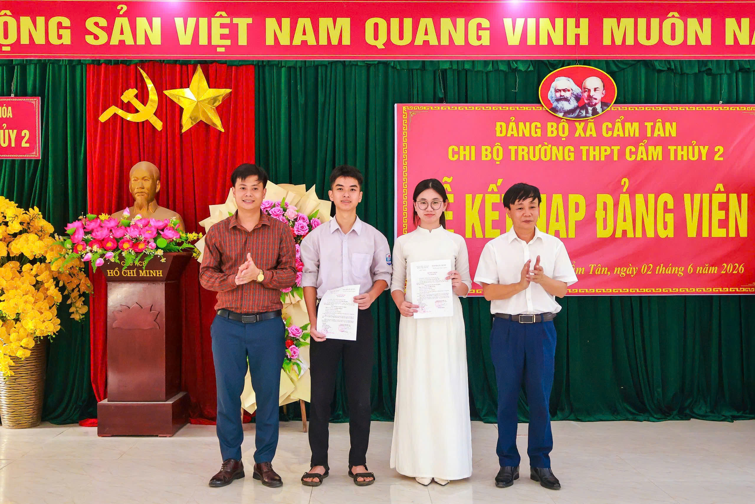 Thanh Hóa: Từ chàng trai nông thôn đến thủ khoa A00