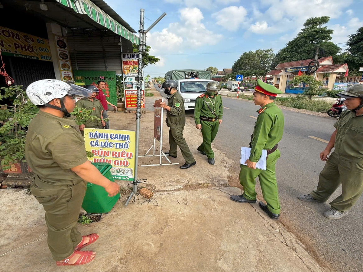 Đắk Lắk tăng cường phối hợp bảo vệ kết cấu hạ tầng đường bộ, kiên quyết xử lý vi phạm hành lang giao thông