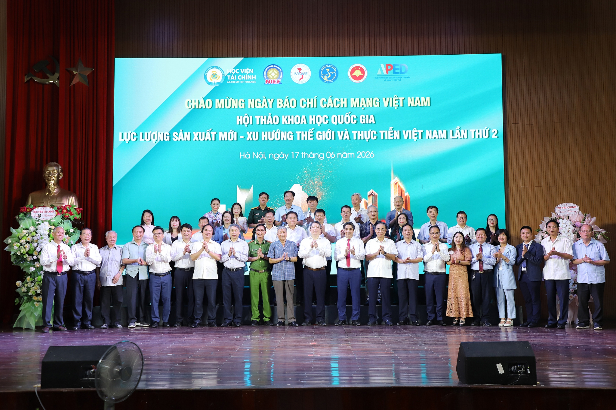 Lực lượng sản xuất mới: Động lực cho tăng trưởng nhanh và bền vững