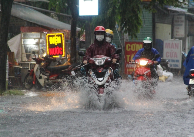 Thời tiết ngày 6/8: Bắc Bộ có mưa dông, Quảng Trị đến Khánh Hòa có nắng nóng