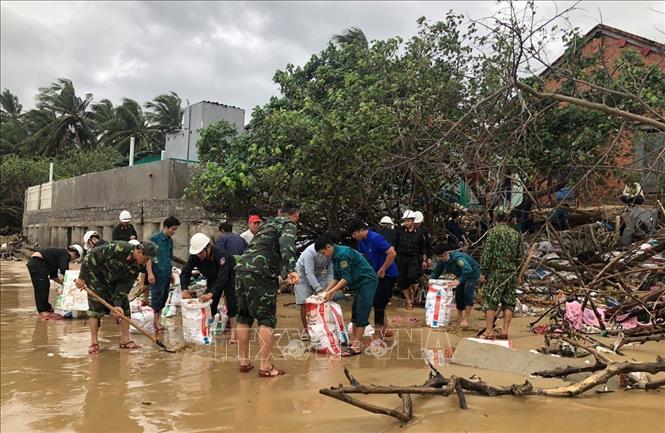 Triều cường uy hiếp khu dân cư ven biển Phú Yên