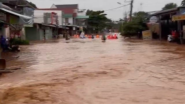 Bình Phước: Mưa lớn kéo hàng chục căn nhà bị ngập, hư hỏng