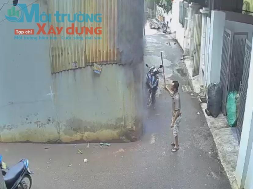 UBND phường Yên Nghĩa lập biên bản vụ người dân phản ánh ô nhiễm trong khu dân cư