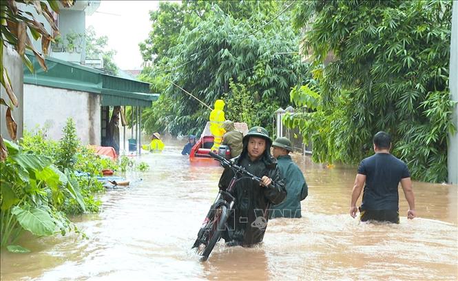 Hàng trăm hộ dân ở Quảng Ninh vẫn bị cô lập sau bão số 3