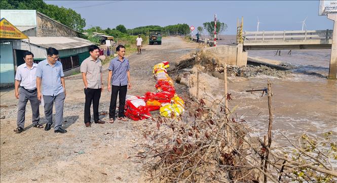 Sạt lở đê Biển Đông đoạn giáp ranh Bạc Liêu - Sóc Trăng, nguy cơ vỡ đê