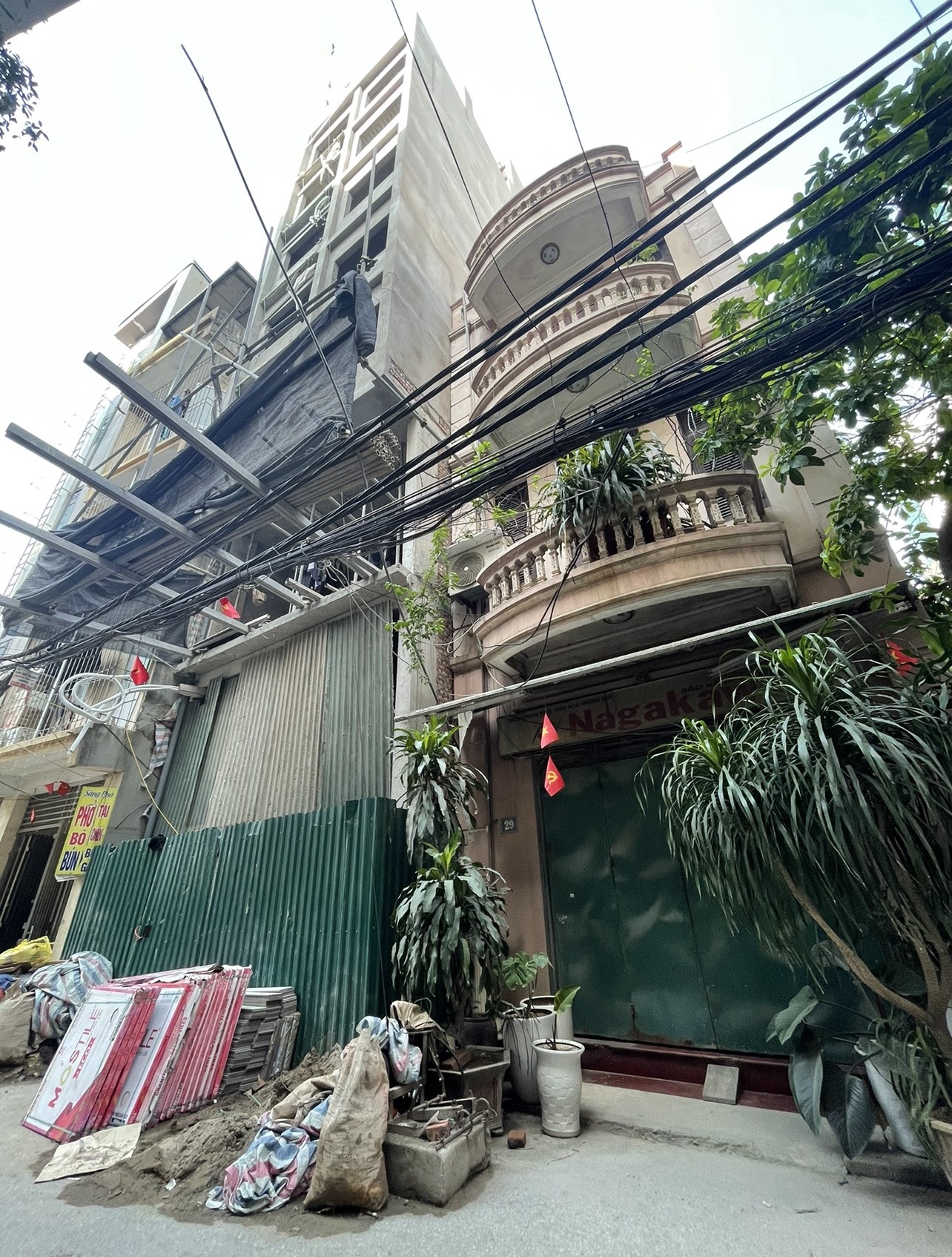 Quản lý trật tự xây dựng trong tiến trình phát triển đô thị bền vững tại Hà Nội: Những vấn đề đặt ra từ thực tiễn tại phường Từ Liêm
