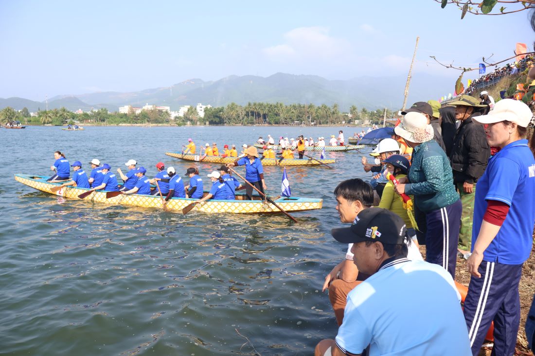 Đà Nẵng: Đầu xuân náo nức hội đua thuyền