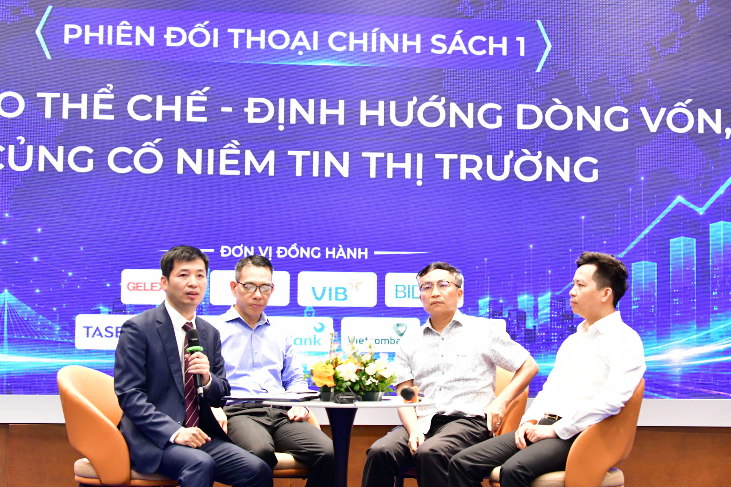 Khơi thông dòng vốn, thúc đẩy thị trường bất động sản phục hồi bền vững