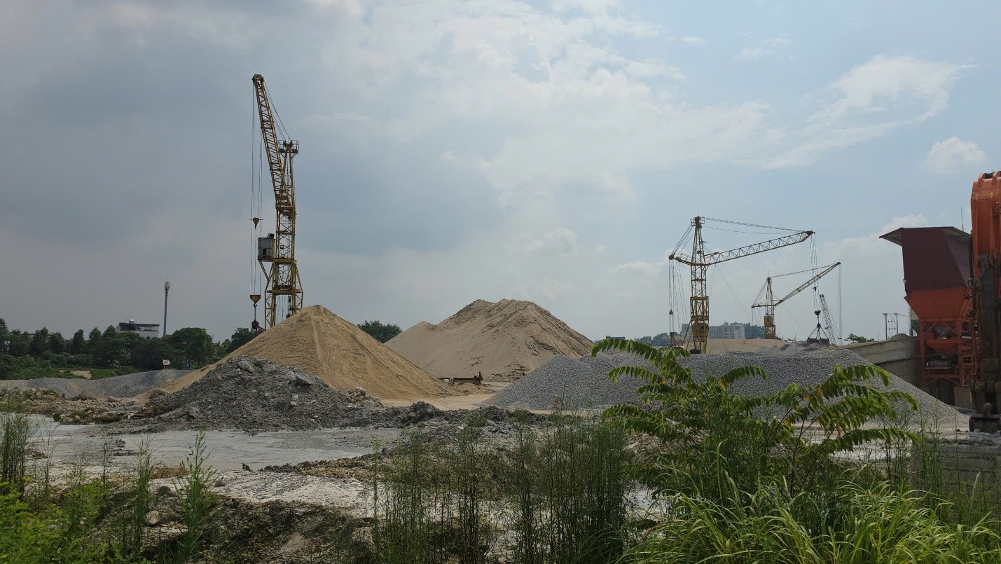 Siết quản lý bến bãi, tập kết vật liệu xây dựng ven sông ở Bắc Ninh