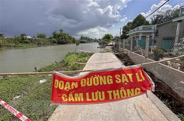 Cần Thơ: Nhiều điểm sạt lở bờ sông nghiêm trọng làm hư hỏng đường giao thông và tài sản của người dân