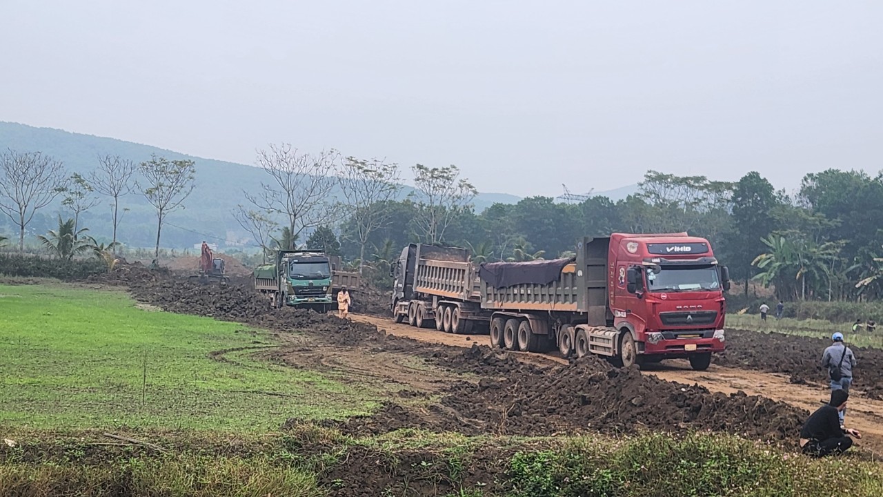 Thanh Hóa: Làm rõ việc tận thu ngoài mốc giới của dự án nạo vét lòng hồ Hón Chè