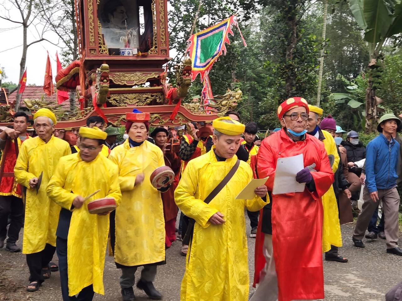 Cả làng hơn một thế kỷ trông giữ báu vật của vua Hàm Nghi ban tặng