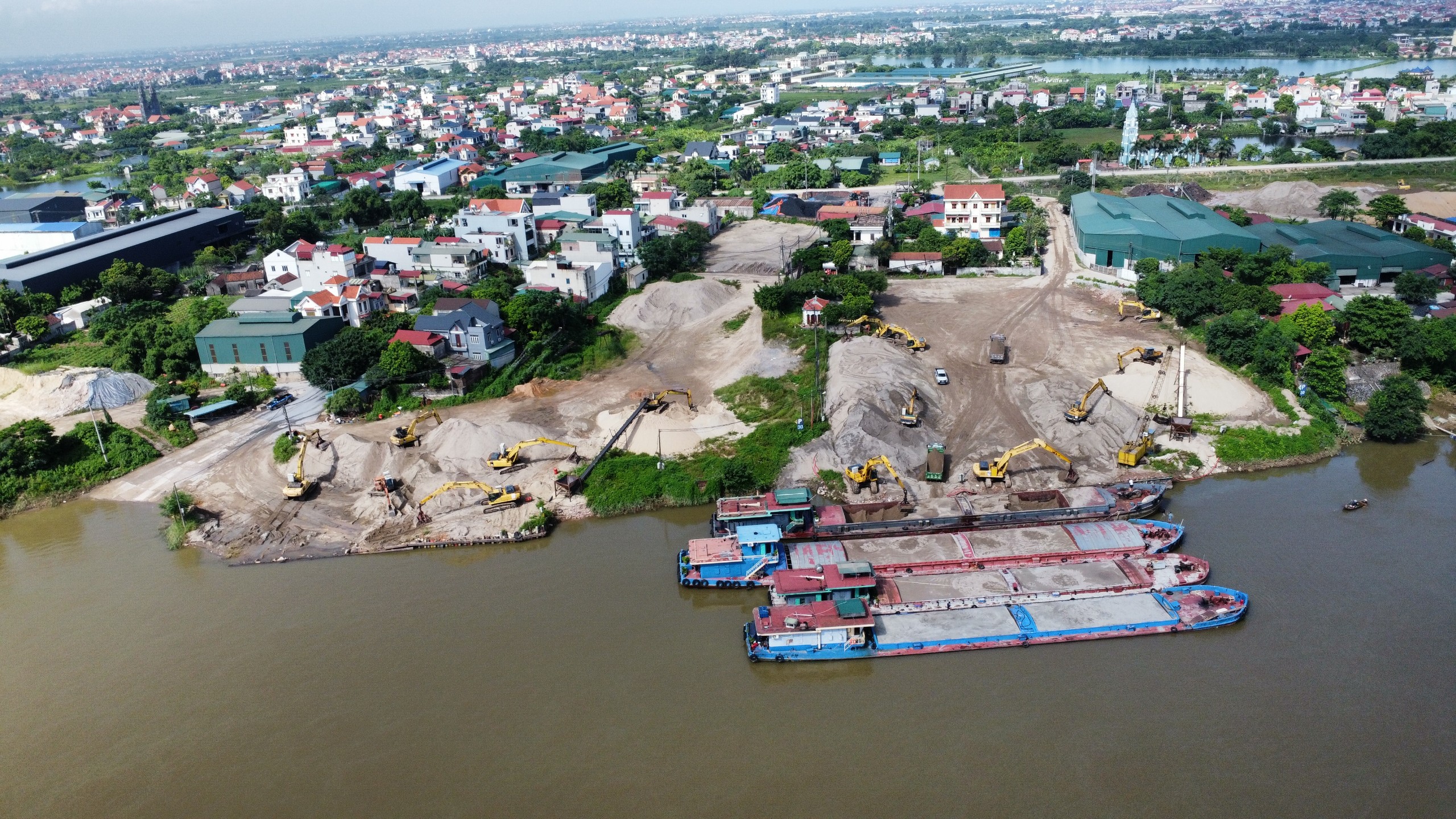 Phó Thủ tướng Trần Hồng Hà yêu cầu giải quyết dứt điểm khó khăn cung ứng vật liệu xây dựng