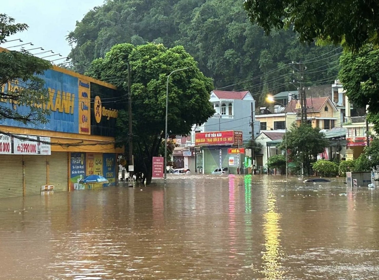 Thủ tướng chỉ đạo khắc phục nhanh hậu quả mưa lũ, sạt lở đất do bão số 2