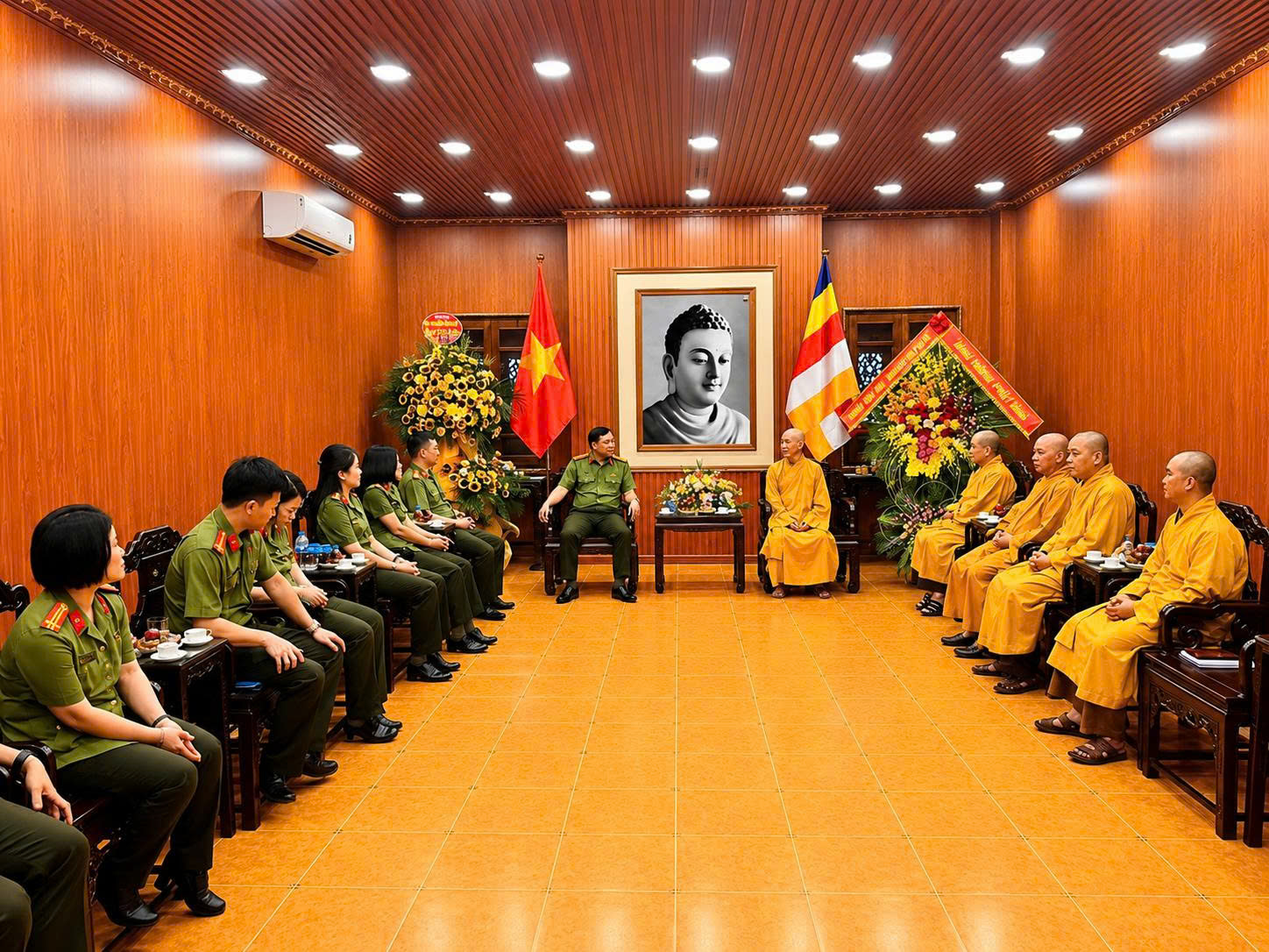 Thắt chặt nghĩa tình quân – dân, Công an Hà Nội chúc mừng Giáo hội Phật giáo dịp Đại lễ Phật đản
