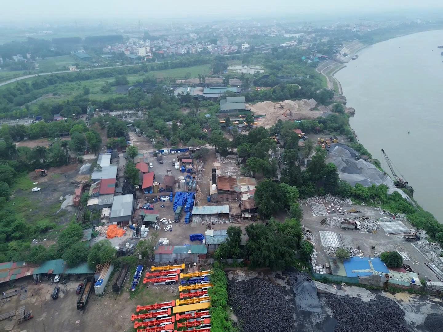 188 bãi tập kết vật liệu xây dựng ven sông Hà Nội: Cần hành động quyết liệt để bảo vệ môi trường và an toàn đê điều