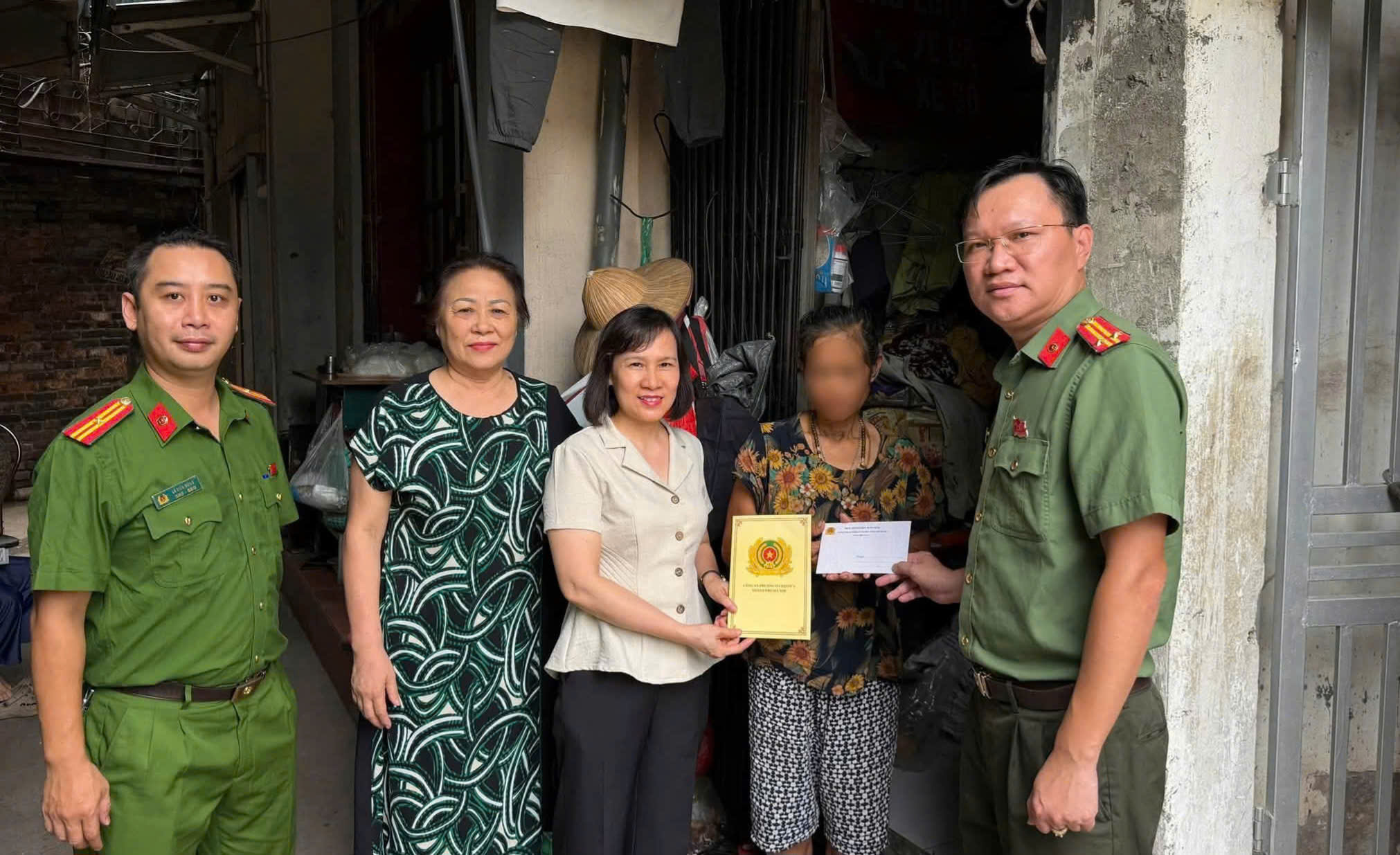 Hà Nội: Công an phường Ô Chợ Dừa tri ân người có công, vun đắp đồng thuận vì những công trình phục vụ cộng đồng